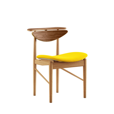 Karmstolen, eg olie/valnød af Finn Juhl - Vidar 443 - Jacobsen Plus