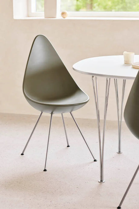 3110 Dråben af Arne Jacobsen - Plast / Hvid / Hvid - Jacobsen Plus