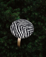 Stool 60, zebra fabric fra Artek