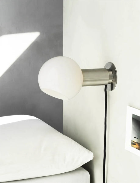Donya Væglampe fra Anour - Gold brushed - Jacobsen Plus