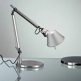 Tolomeo Micro bordlampe med base fra Artemide