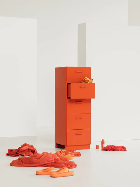 Relief Kommode, høj fra String - Hvid - Jacobsen Plus