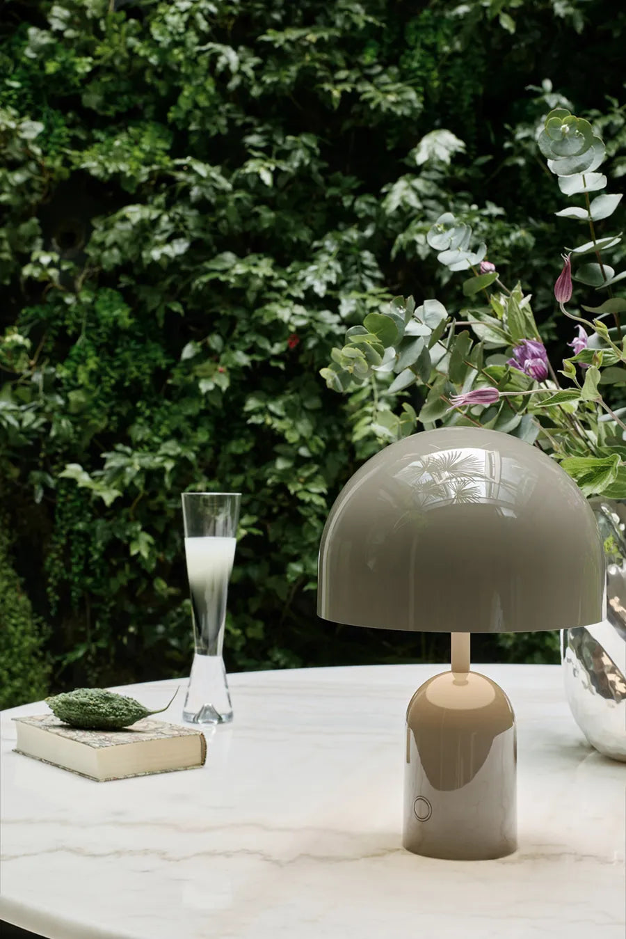 Bell Portable Bordlampe, taupe fra Tom Dixon