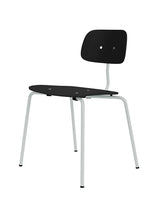 Kevi 2060 stol i sort lak fra Montana - 156 Oyster - Jacobsen Plus