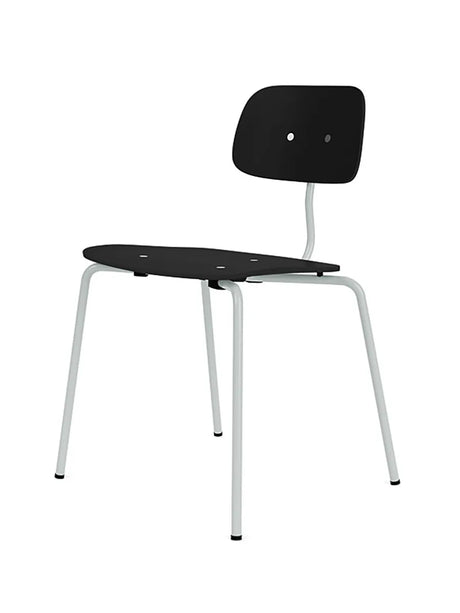 Kevi 2060 stol i sort lak fra Montana - 156 Oyster - Jacobsen Plus