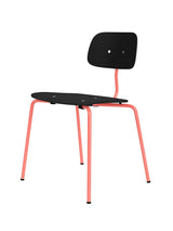 Kevi 2060 stol i sort lak fra Montana - 151 Rhubarb - Jacobsen Plus