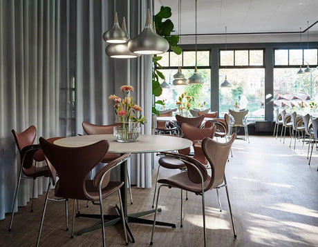 Piet Hein A825 Spisebord, Ø120 cm fra Fritz Hansen - Hvid laminat m. alukant - Jacobsen Plus
