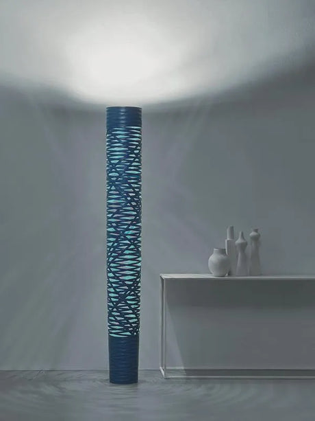 Tress Gulvlampe fra Foscarini - Mellem / Sort - Jacobsen Plus