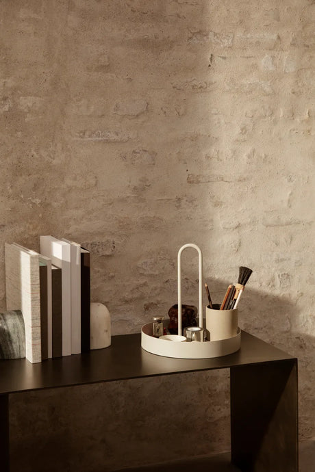 Grib Tray fra Ferm Living - Black - Jacobsen Plus