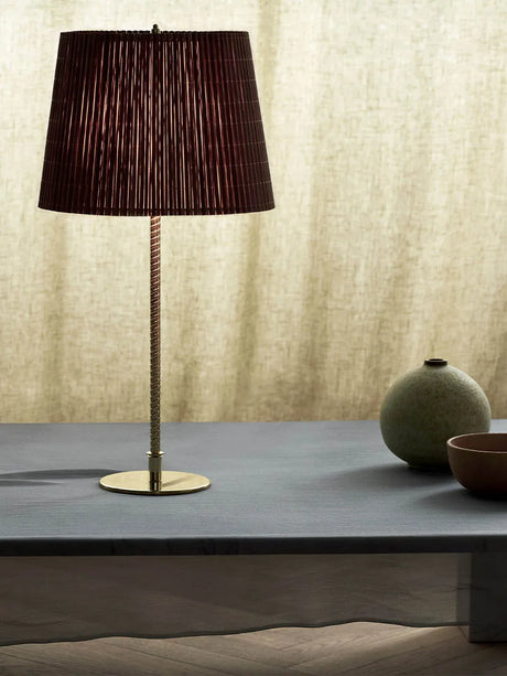 9205 Bordlampe fra GUBI - Bambus - messing - Jacobsen Plus