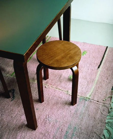 Stool E60, walnut stained fra Artek - 2 - Jacobsen Plus