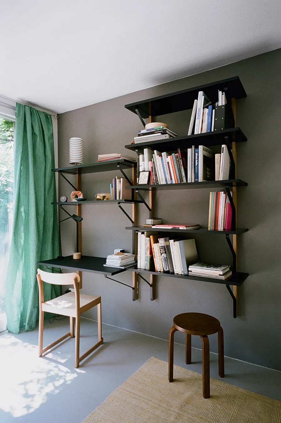 Kaari Wall Shelf, 200x113 cm fra Artek