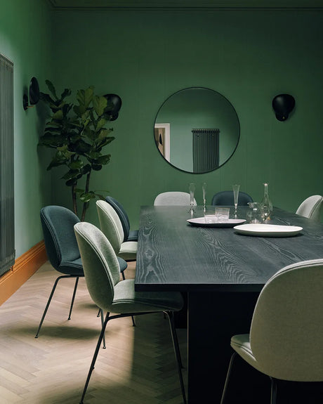 Private Dining Table, 320x100 cm fra GUBI - Light Stained Oak - Jacobsen Plus