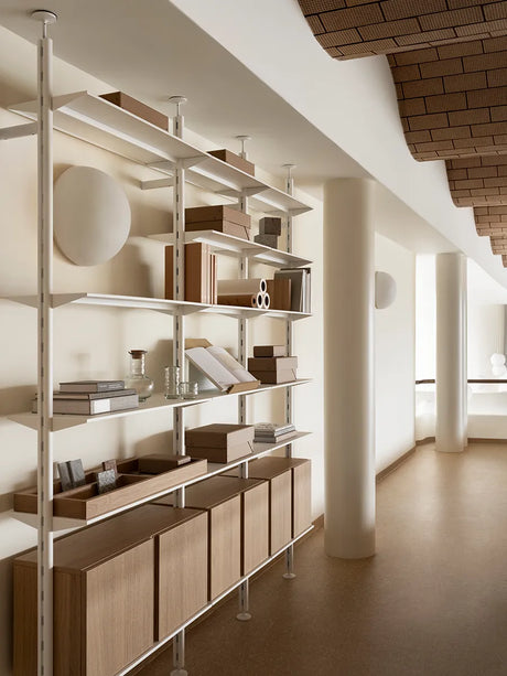 Pira G2 Floor-to-Wall Shelving Bundle B fra String - Sort - Valnød - Jacobsen Plus
