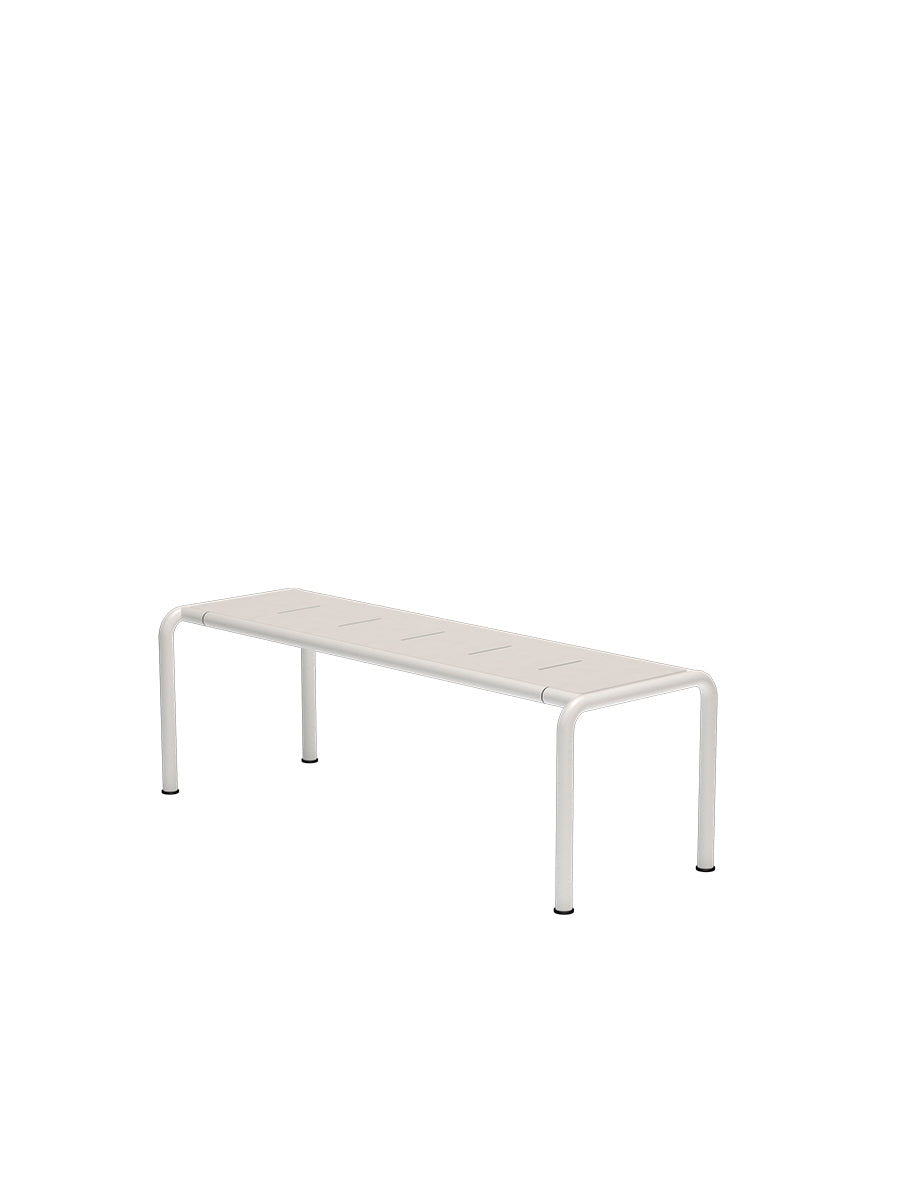 Avanti Bench, Medium fra Houe - Muted White stel - Muted White aluminium sæde - Jacobsen Plus