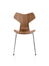 3130 Grand Prix stol i natur finer af Arne Jacobsen - Valnød - Jacobsen Plus