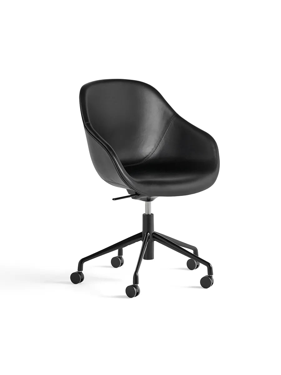 About a Chair AAC155 fra Hay