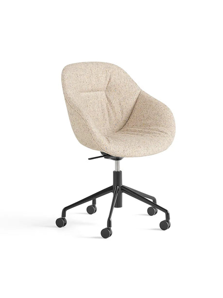 About a Chair AAC155 Soft fra Hay - Prisgruppe 1 / Sort pulverlakeret aluminum - Jacobsen Plus