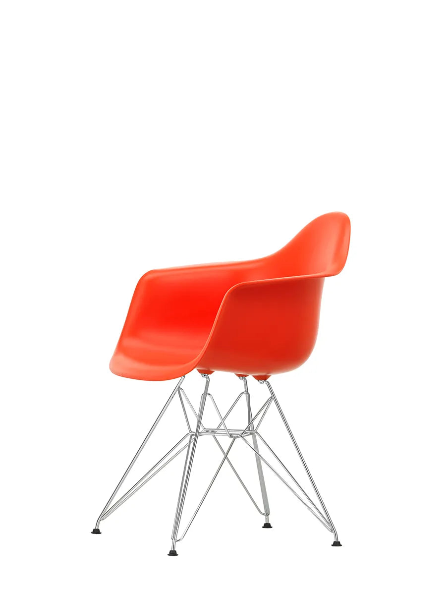 Eames Plastic Armchair DAR, forkromet fra Vitra