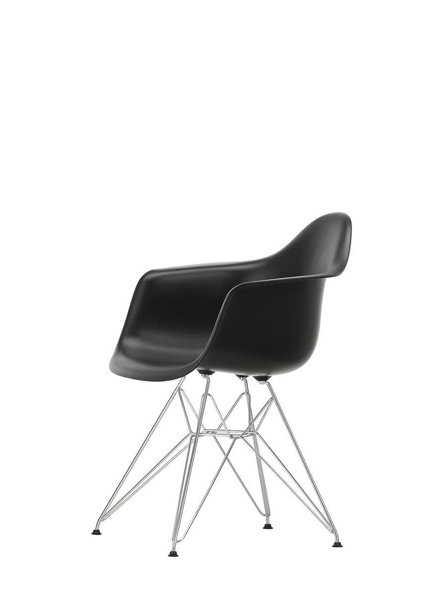 Eames Plastic Armchair DAR, forkromet fra Vitra