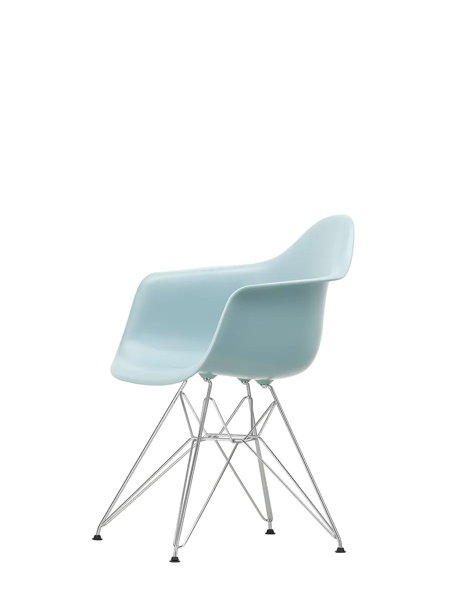 Eames Plastic Armchair DAR, forkromet fra Vitra