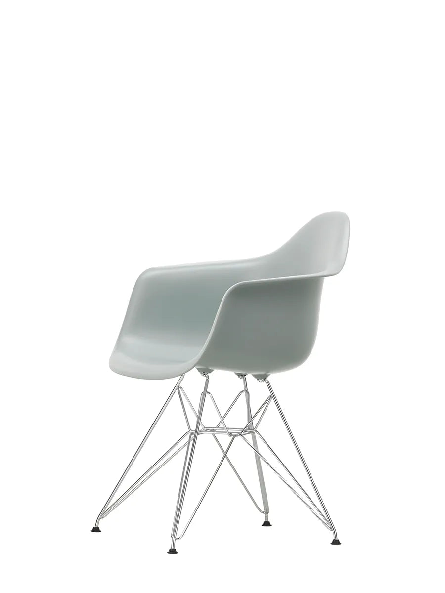 Eames Plastic Armchair DAR, forkromet fra Vitra
