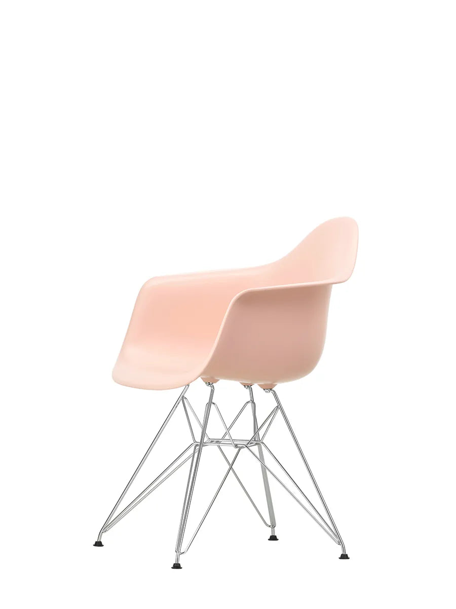 Eames Plastic Armchair DAR, forkromet fra Vitra