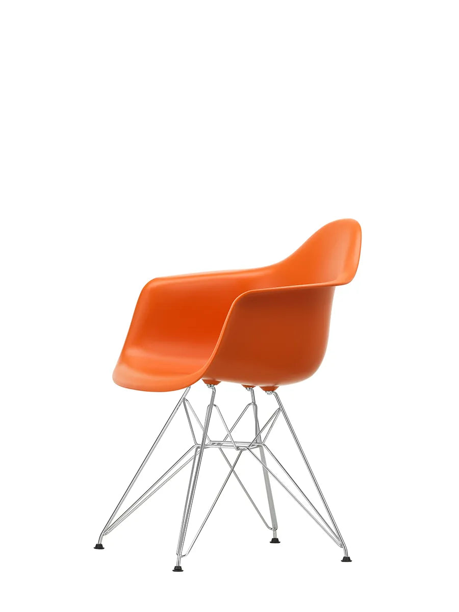 Eames Plastic Armchair DAR, forkromet fra Vitra