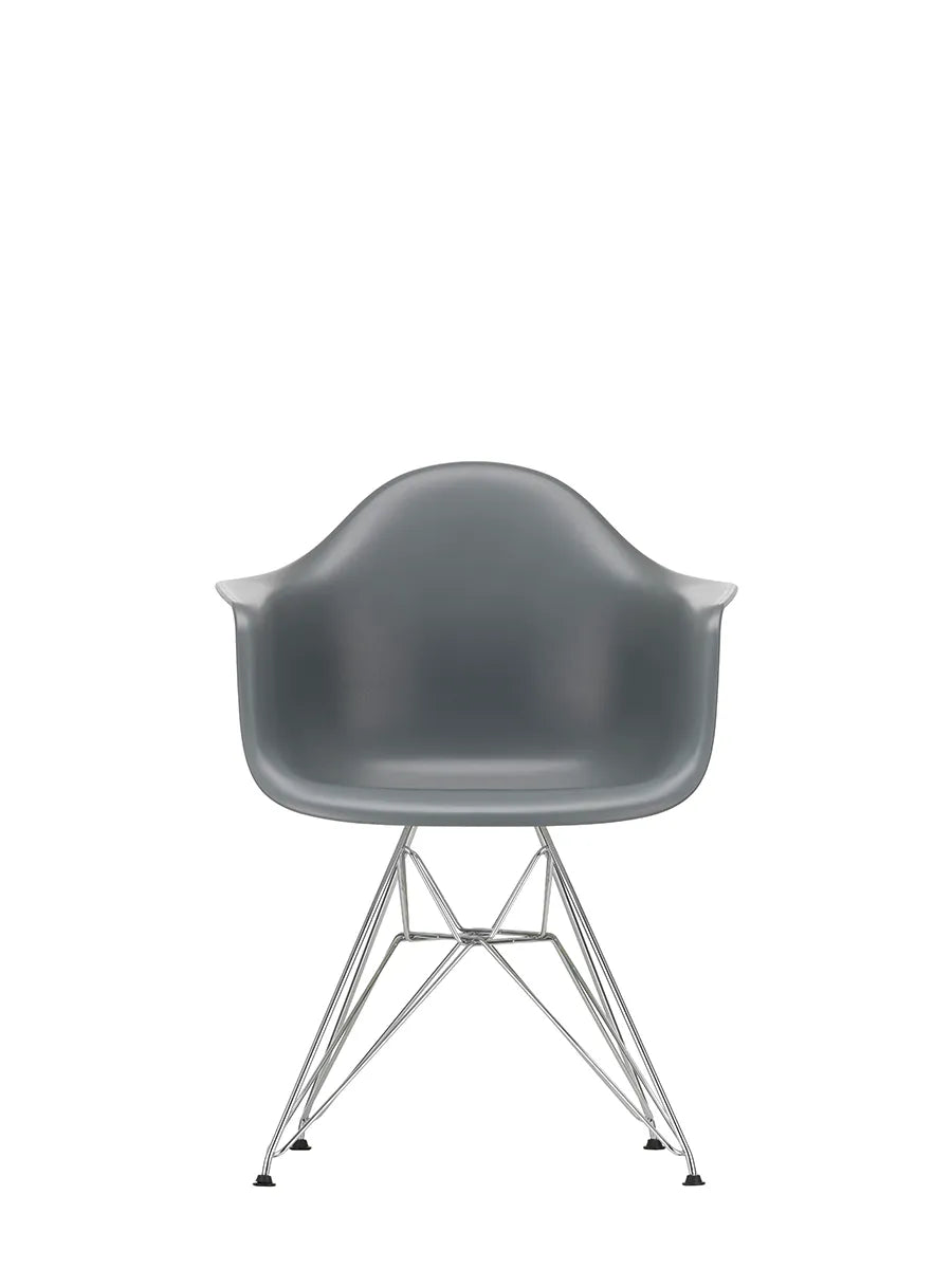 Eames Plastic Armchair DAR, forkromet fra Vitra