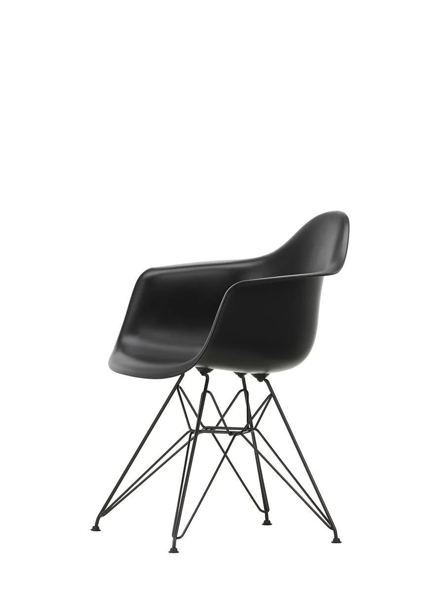 Eames Plastic Armchair DAR, sort pulverlakering fra Vitra