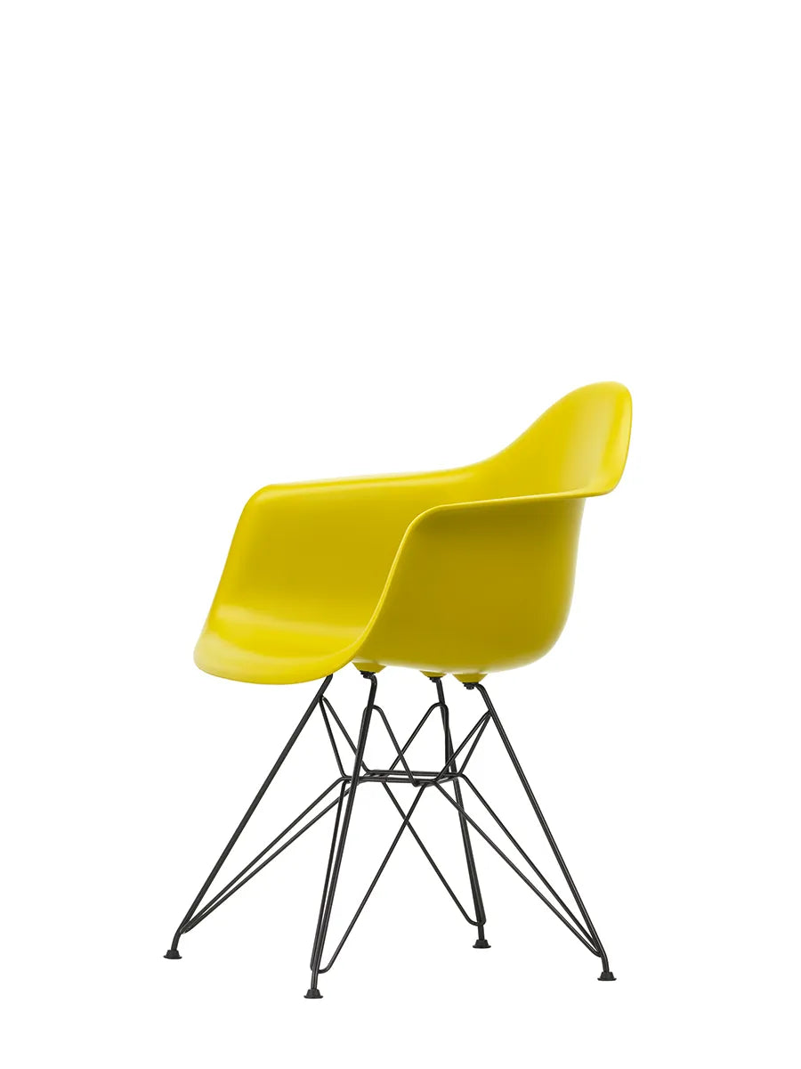 Eames Plastic Armchair DAR, sort pulverlakering fra Vitra