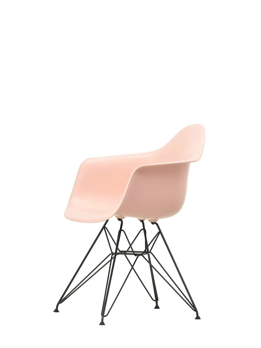 Eames Plastic Armchair DAR, sort pulverlakering fra Vitra