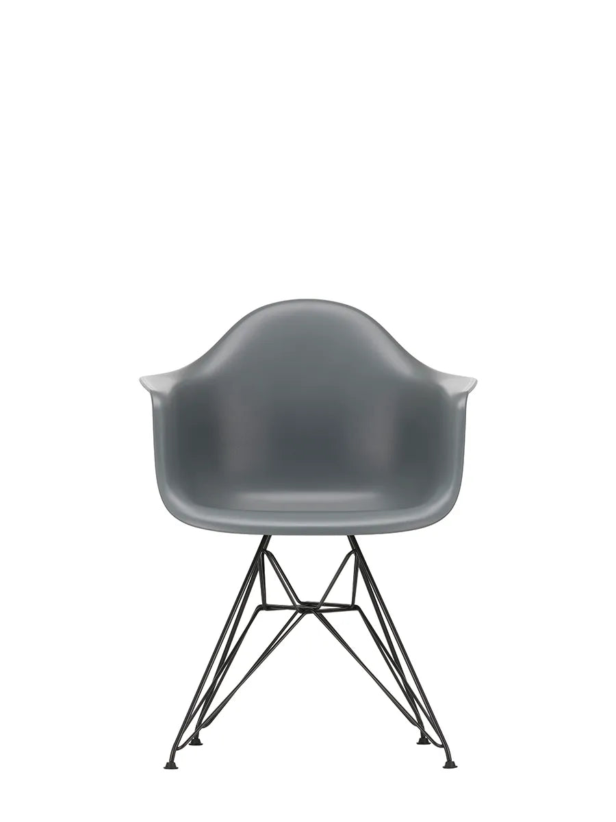 Eames Plastic Armchair DAR, sort pulverlakering fra Vitra