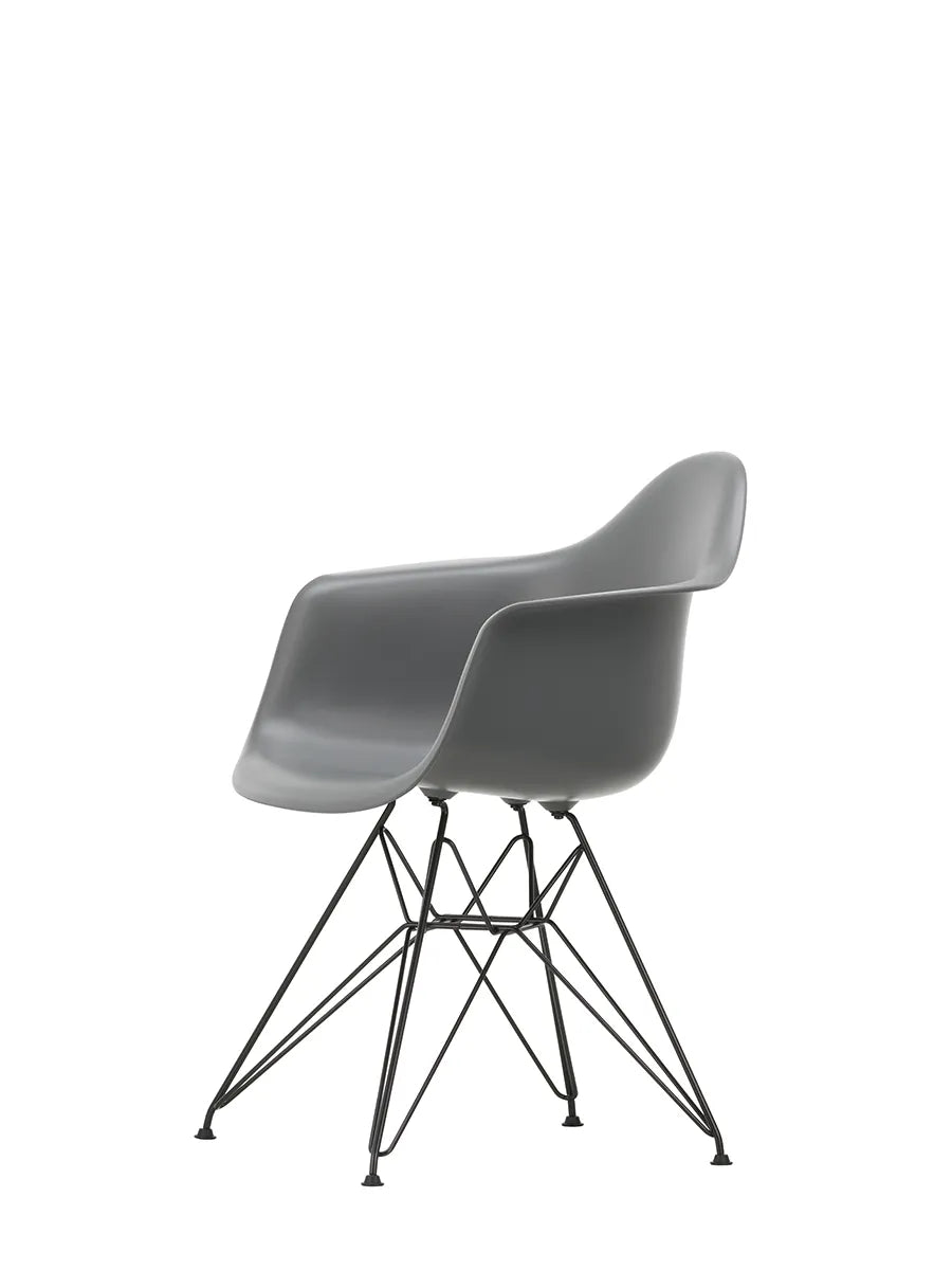Eames Plastic Armchair DAR, sort pulverlakering fra Vitra