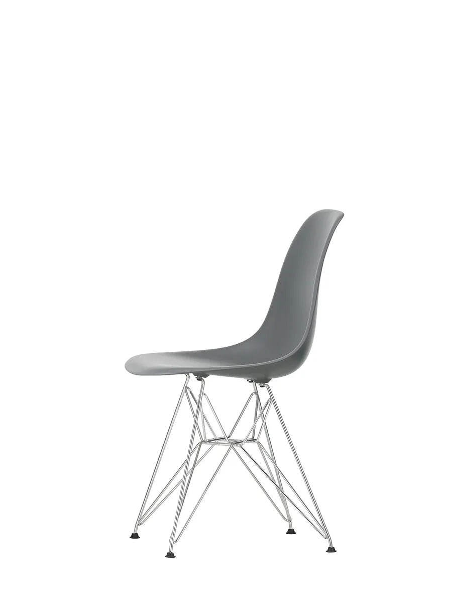 Eames Plastic Side Chair DSR, forkromet fra Vitra