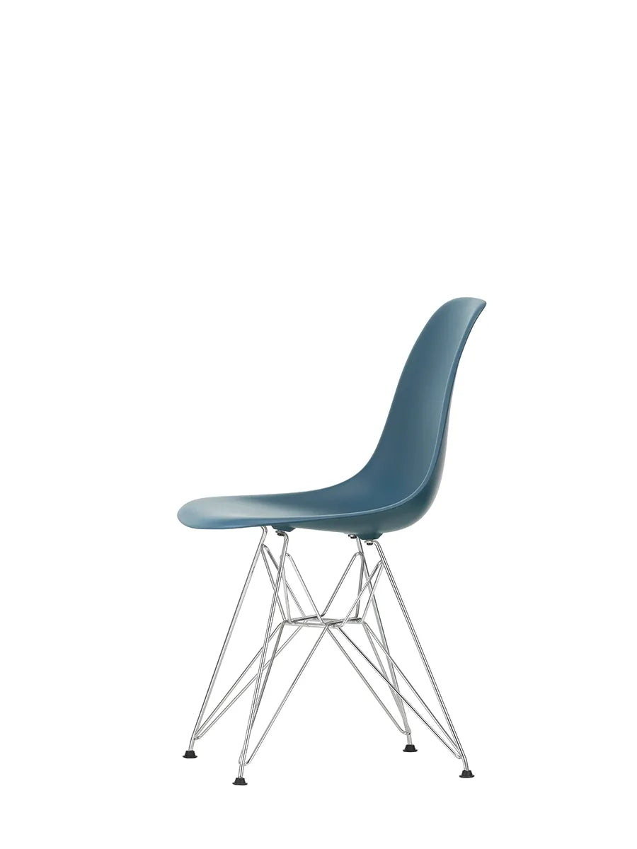 Eames Plastic Side Chair DSR, forkromet fra Vitra