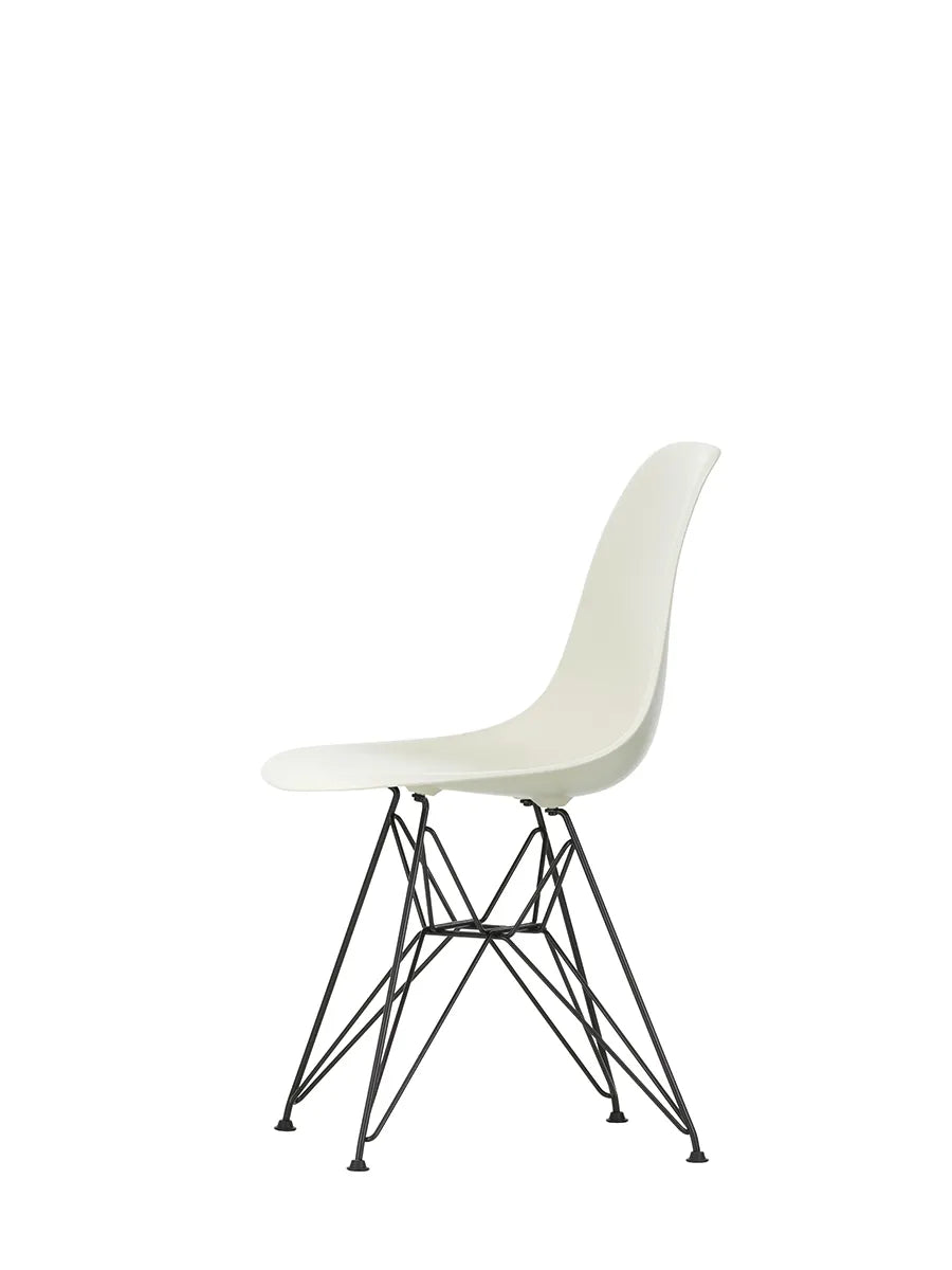 Eames Plastic Side Chair DSR, sort pulverlakeret fra Vitra