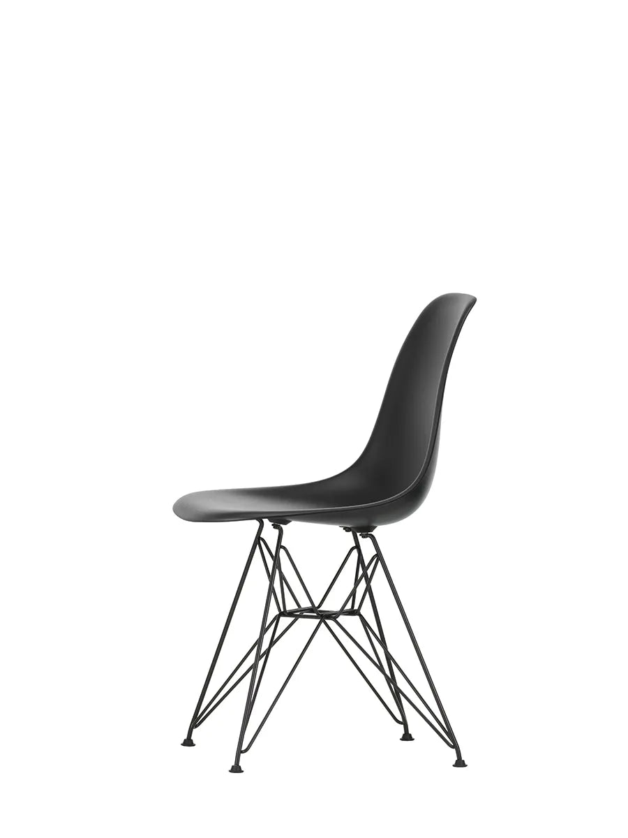 Eames Plastic Side Chair DSR, sort pulverlakeret fra Vitra