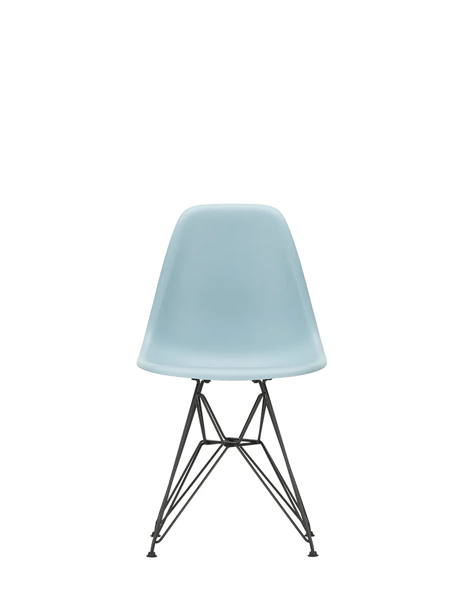 Eames Plastic Side Chair DSR, sort pulverlakeret fra Vitra