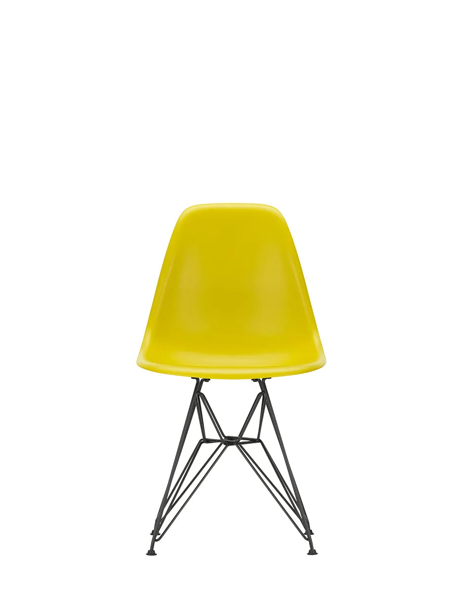 Eames Plastic Side Chair DSR, sort pulverlakeret fra Vitra
