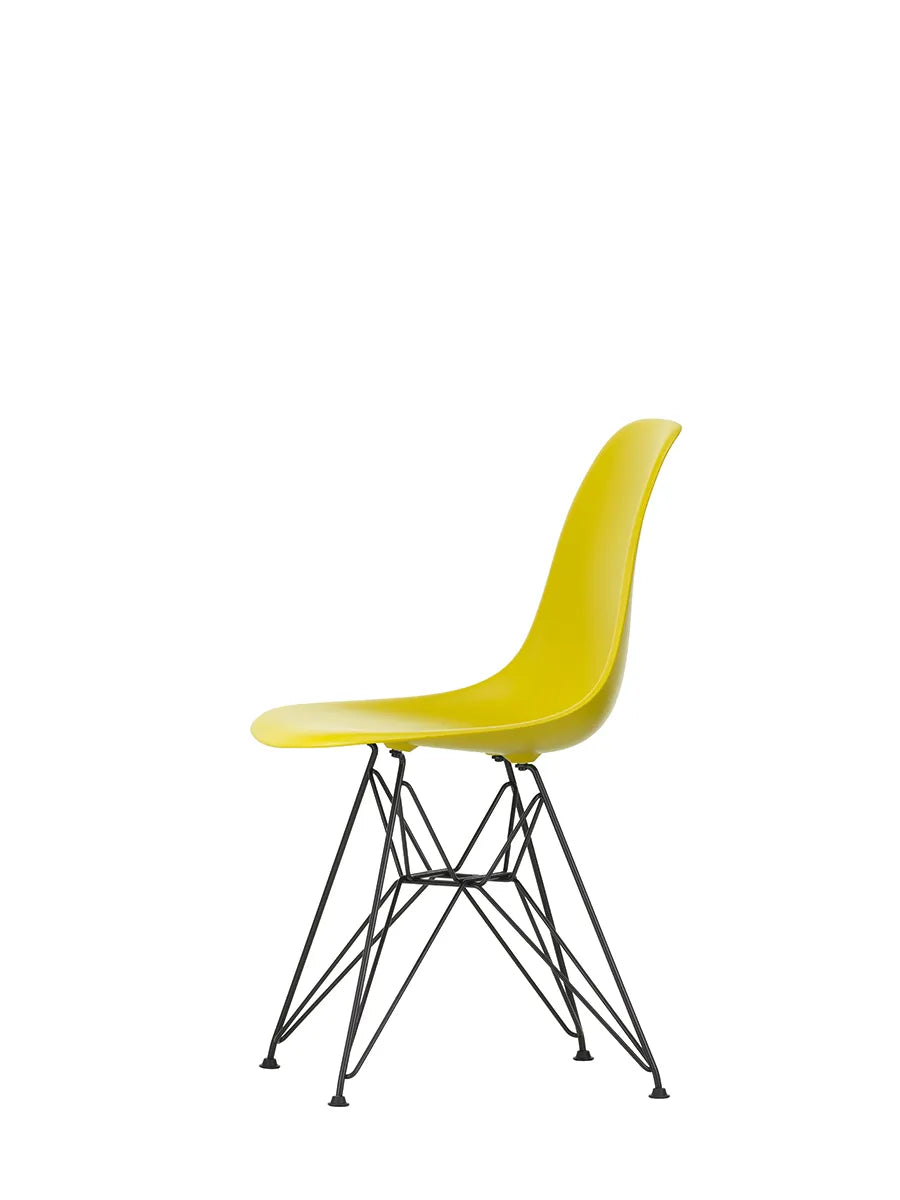 Eames Plastic Side Chair DSR, sort pulverlakeret fra Vitra