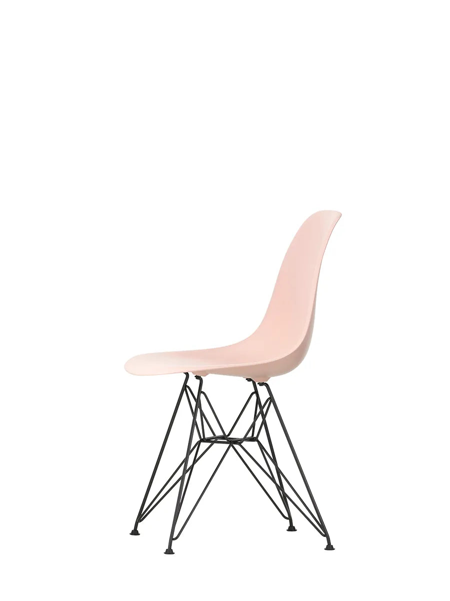 Eames Plastic Side Chair DSR, sort pulverlakeret fra Vitra