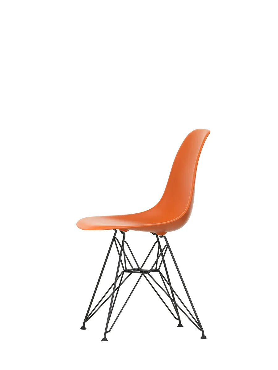Eames Plastic Side Chair DSR, sort pulverlakeret fra Vitra