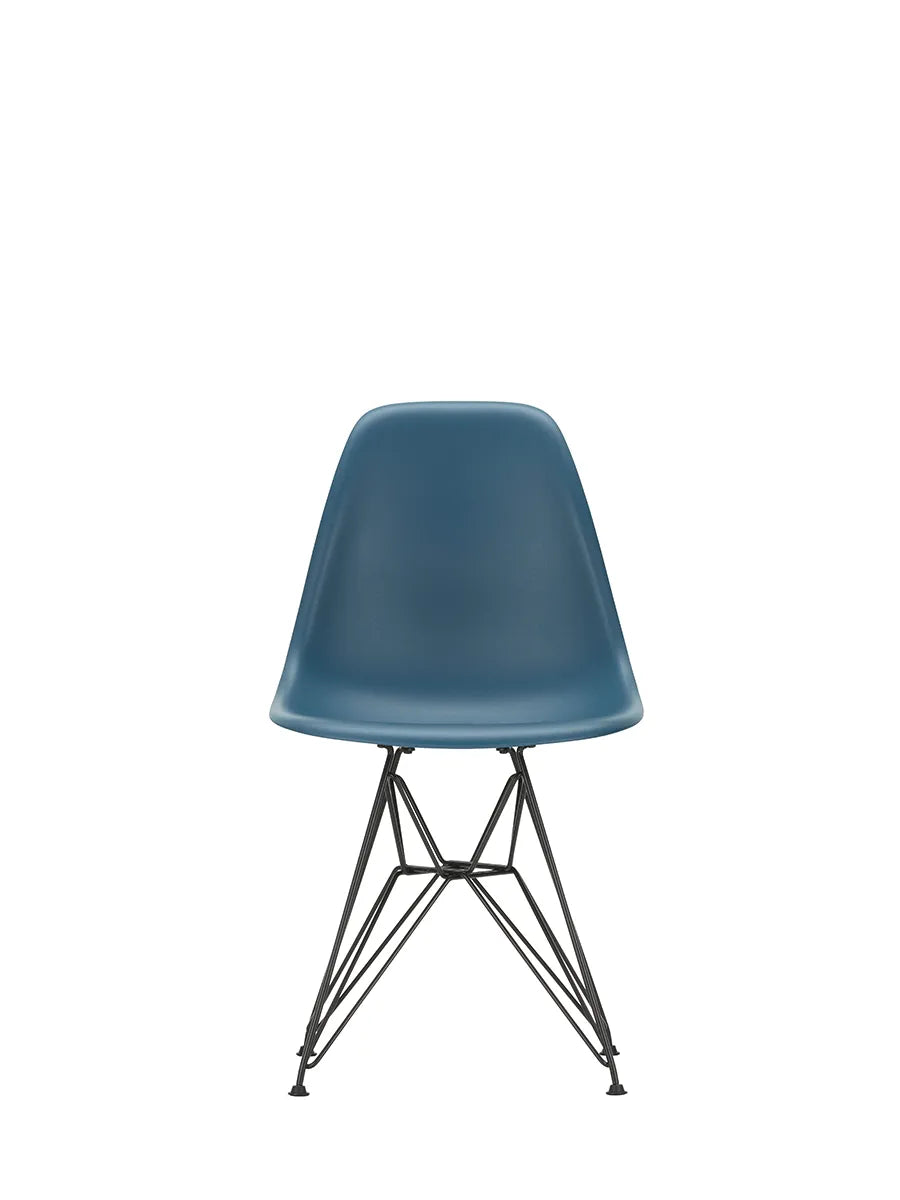 Eames Plastic Side Chair DSR, sort pulverlakeret fra Vitra - Sea blue - Jacobsen Plus