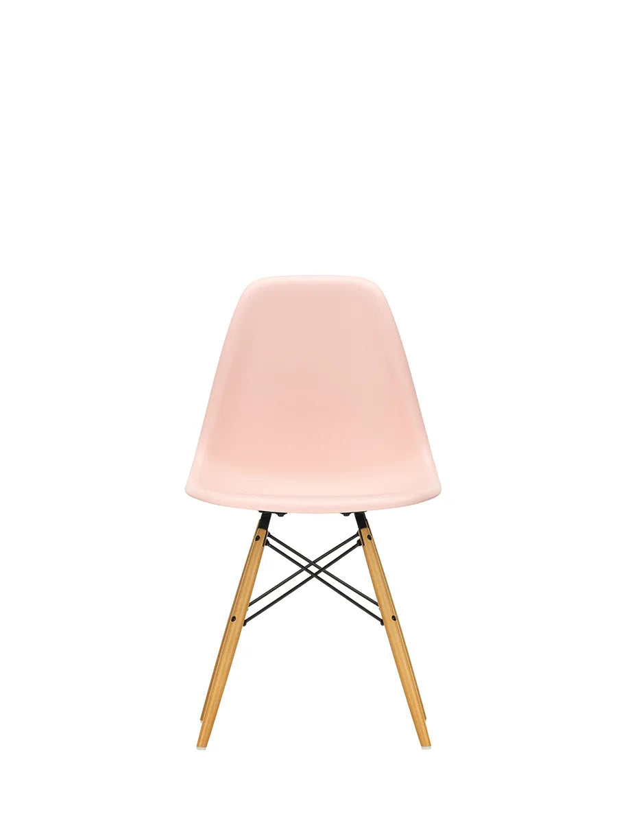 Eames Plastic Side Chair DSW, ahorntræ fra Vitra