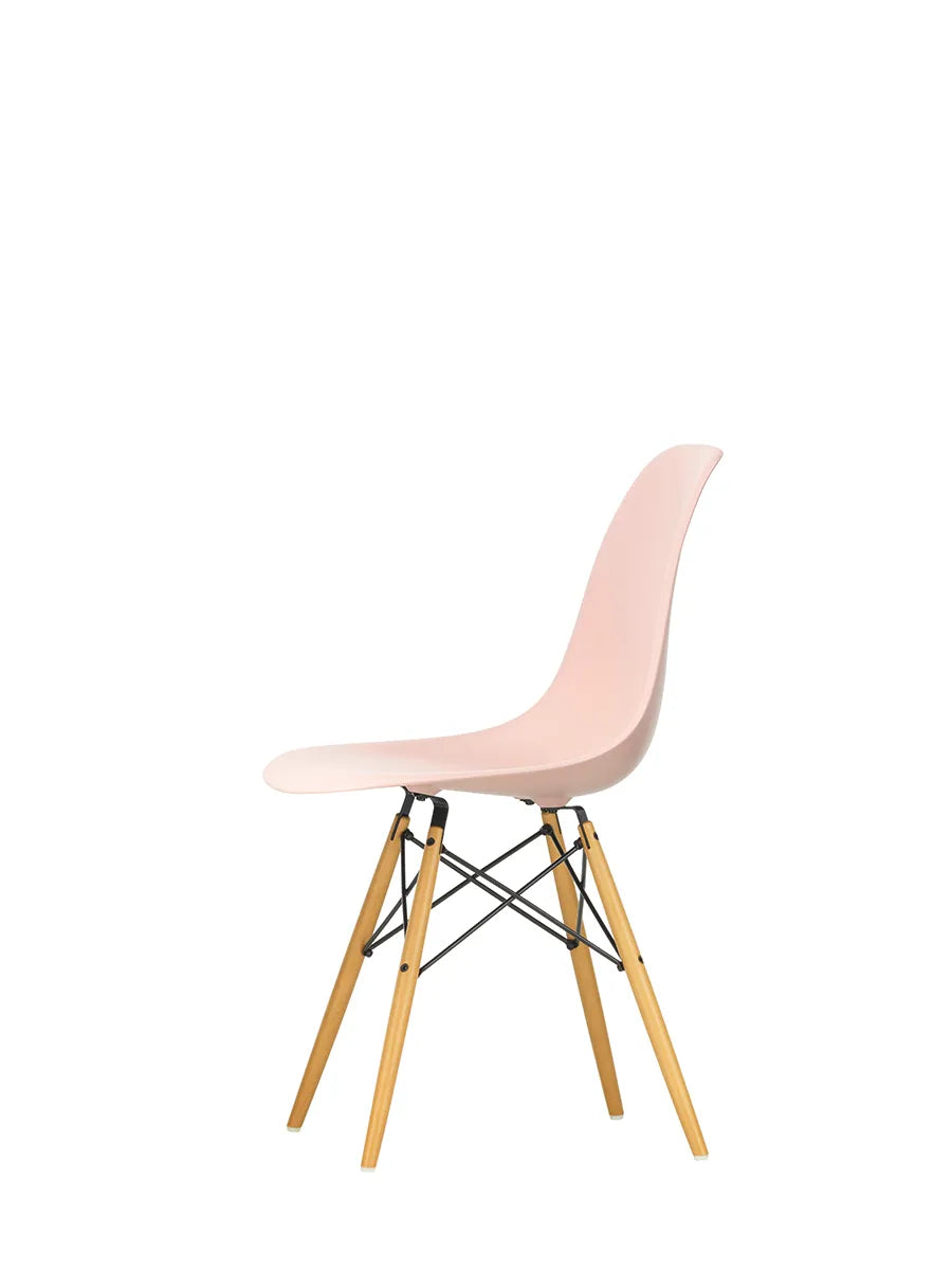 Eames Plastic Side Chair DSW, ahorntræ fra Vitra