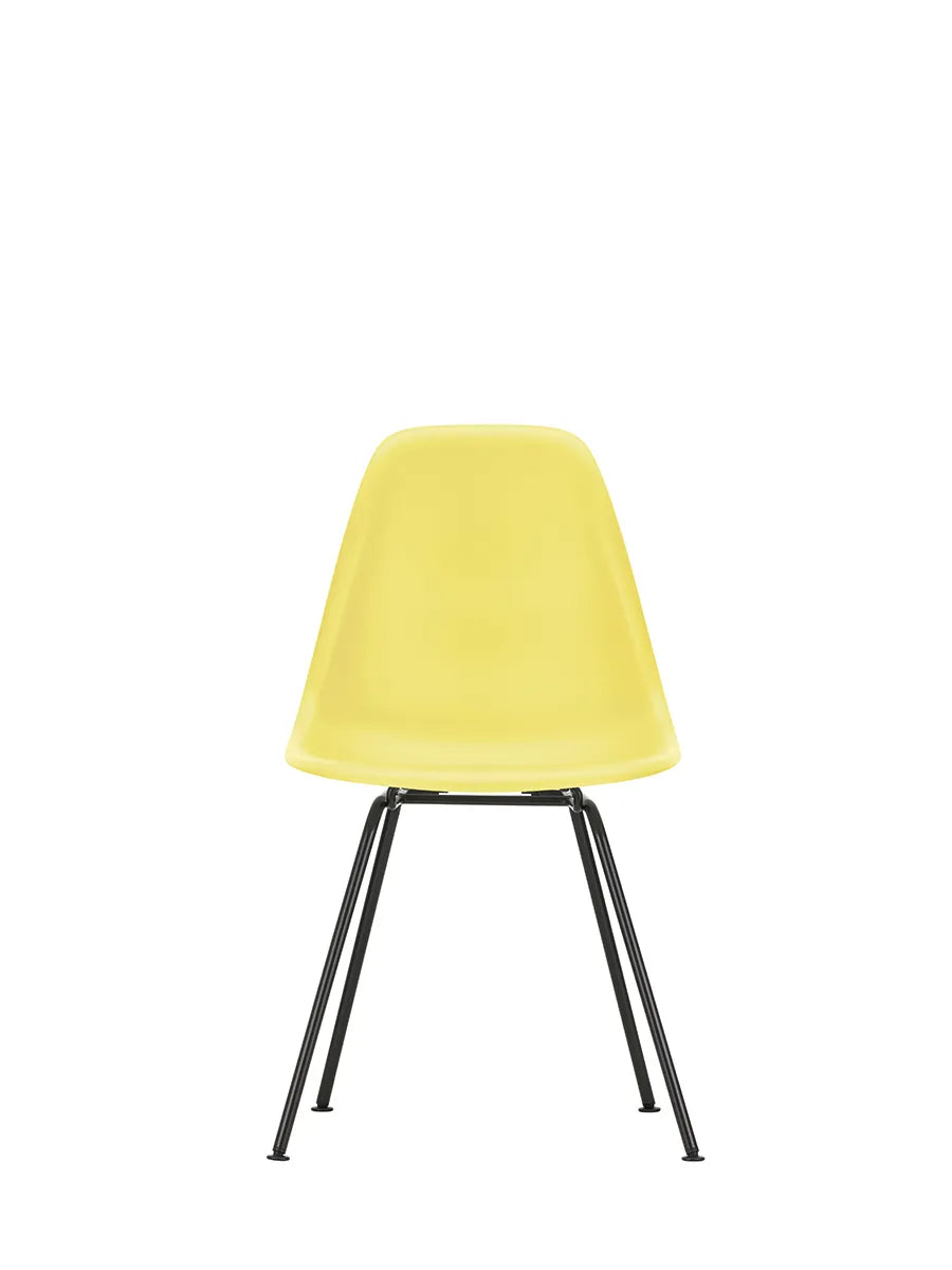 Eames Plastic Side Chair DSX, sort pulverlakeret fra Vitra