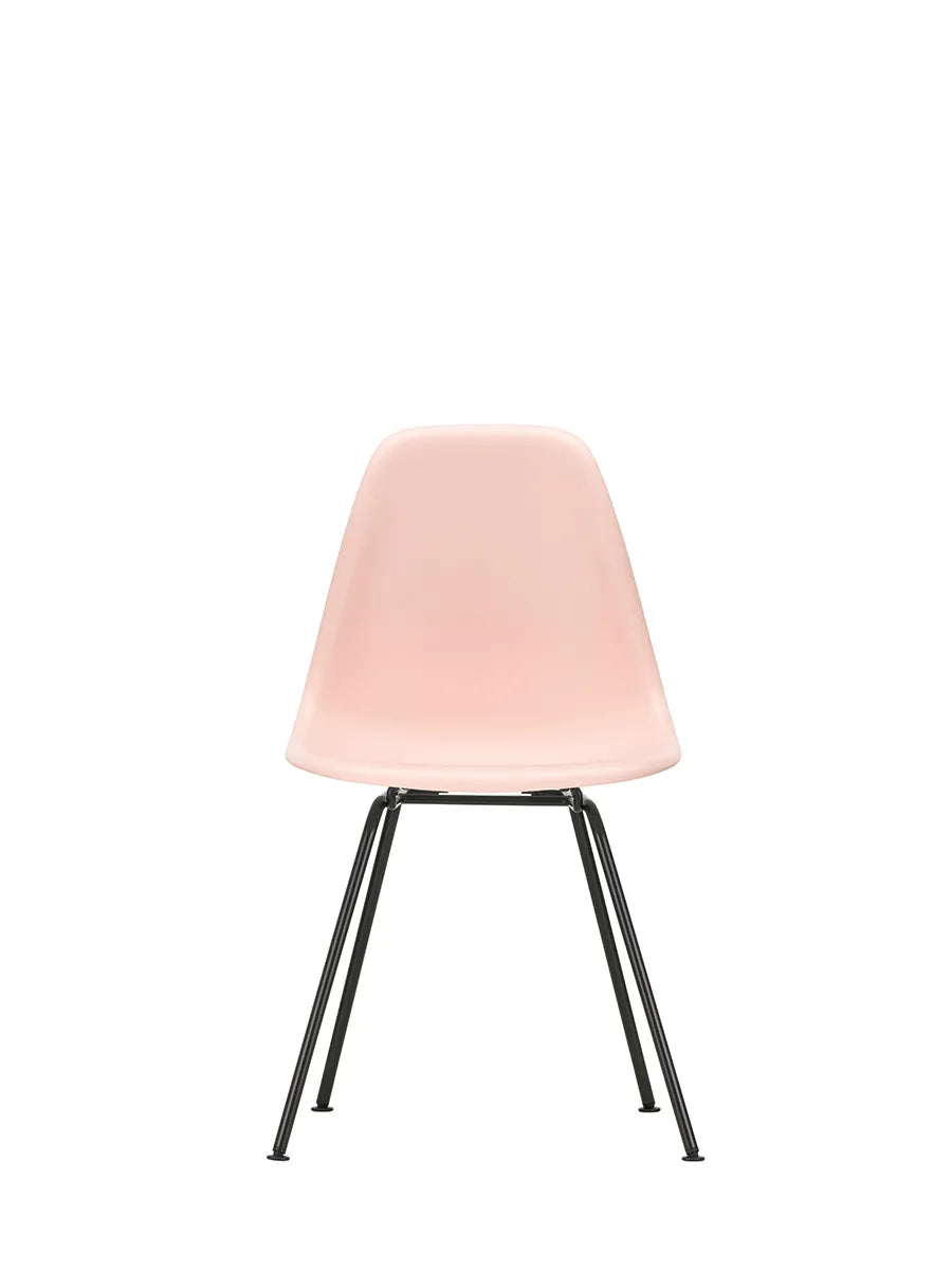 Eames Plastic Side Chair DSX, sort pulverlakeret fra Vitra