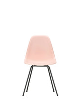 Eames Plastic Side Chair DSX, sort pulverlakeret fra Vitra - Pale Rose - Jacobsen Plus