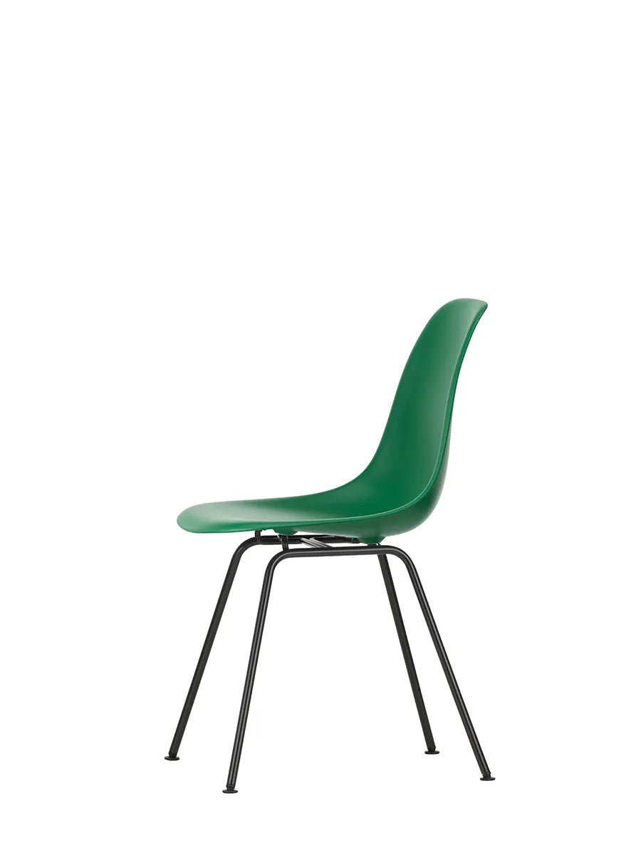 Eames Plastic Side Chair DSX, sort pulverlakeret fra Vitra